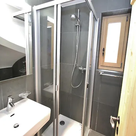 In La Tzoumaz Near Slopes Chalé *