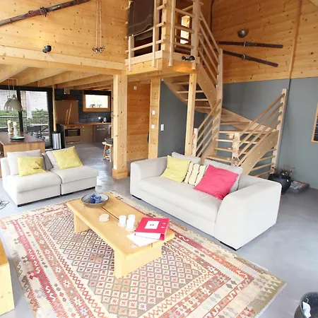 In La Tzoumaz Near Slopes Chalé *